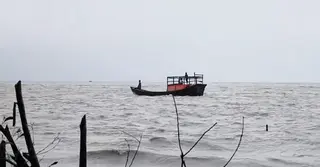 বঙ্গোপসাগরে ১৮ জেলেসহ ট্রলার ডুবি; ১৬ জন উদ্ধার, নিখোঁজ ২